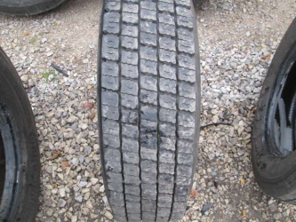 Opona używana 215/75R17.5 Pirelli BIEZNIKOWANA