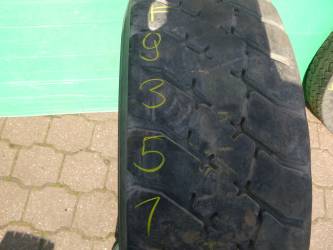 Opona używana 315/80R22,5 Bridgestone BIEŻNIKOWANA