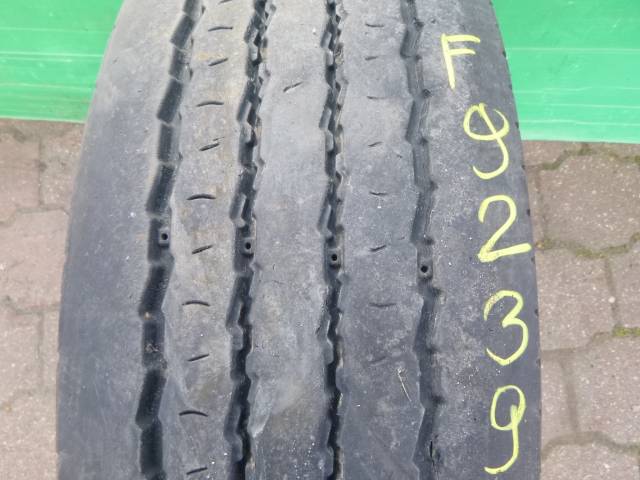 Opona używana 245/70R19,5 Pirelli FR01